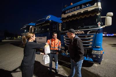 In corona-tijden wordt de warme hap in de cabine bezorgd