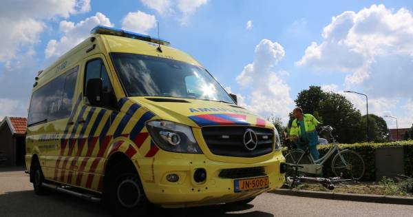 Kindje en moeder gewond bij aanrijding met wielrenner in Oeffelt - De Gelderlander