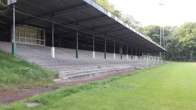 Marechaussee helpt bij opknappen stadion De Wageningse Berg