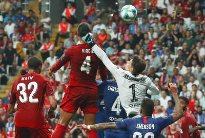 Van Dijk en Wijnaldum leggen na strafschoppen beslag op Supercup