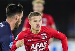 AZ houdt met ruime overwinning op Twente zicht op tweede plaats