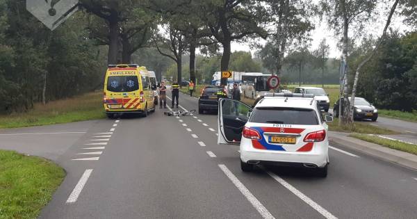 Fietsster breekt pols bij aanrijding op Groenloseweg in Winterswijk.