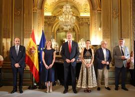 Koningin Letizia draagt voor het eerst Dior! 