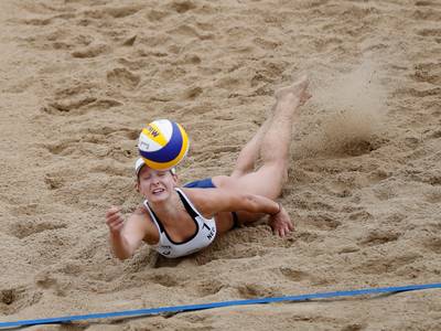 Sinnema en Stubbe in drie sets onderuit op EK beachvolley