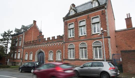 Na vondst van misbruikfoto’s in cel Dutroux: waarom ook drugs en gsm’s moeiteloos gevangenissen binnenkomen
