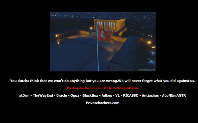 Een screenshot van de gehackte website van de Vrienden van Oorlogsmuseum Overloon.