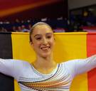 IJzersterke Nina Derwael pakt goud op WK gymnastiek