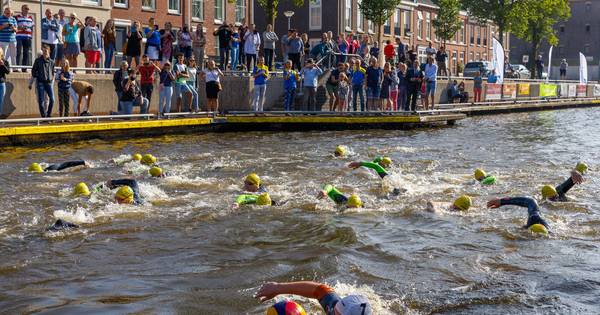 Zwemmers gestart voor 200 kilometer lange tocht door de Kop van Overijssel - De Stentor
