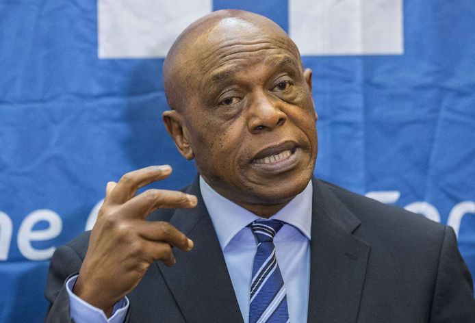 'FIFA-kandidaat Sexwale is een speelbal van Blatter ...