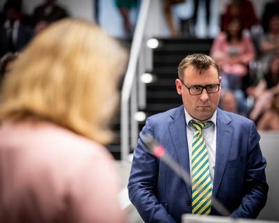 Richard regelde het allemaal wel, totdat de recherche voor de deur stond