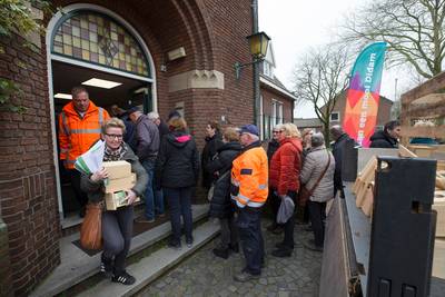 Wethouder in coronatijd: nestkastjes rondbrengen