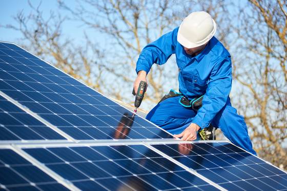 Een thuisbatterij, een zonneboiler of beter afwachten? Energie-experts vertellen hoe je toch nog zoveel mogelijk uit je zonnepanelen kan halen