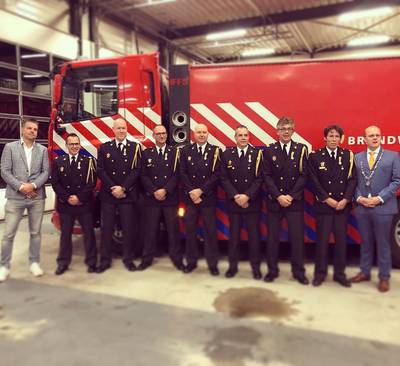 Koning eert zeven brandweermannen met samen 169 dienstjaren in Winterswijk