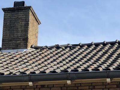 Parachutist landt op dak van woning: ‘Het moest een keer mis gaan’