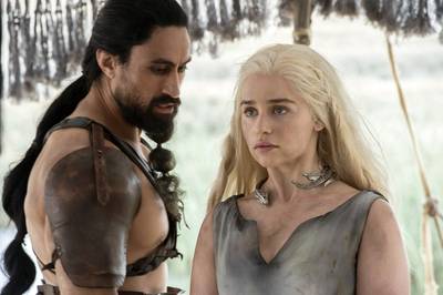 GoT-ster Emilia Clarke overleefde een hersenbloeding en twee zware operaties