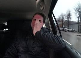 Vader Tommy schrikt: “Mijn dochters tanden zijn eruit gerot”
