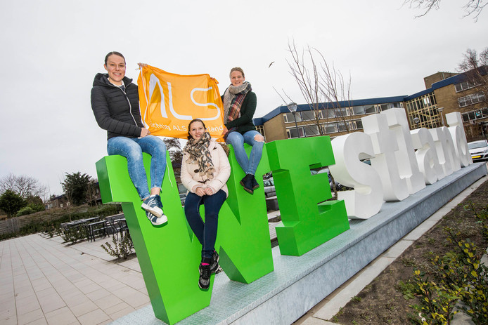 Mylene de Zoete (links), Wendy Krikken en Mandy van den Berg gaan ervoor.