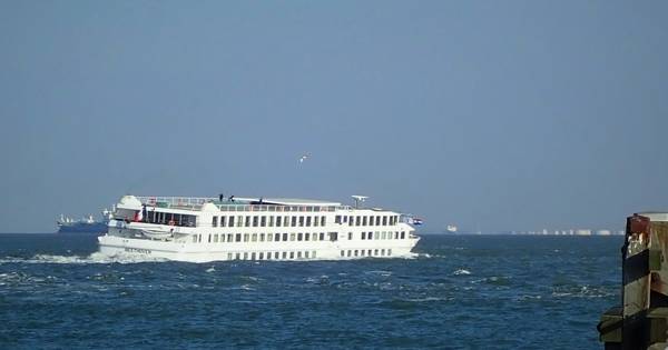 Bruinisse ontvangt meer riviercruiseschepen dan ooit, maar het dorp heeft er (nog) niets aan