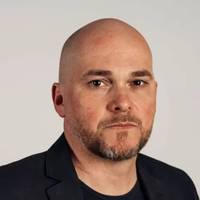 Als vader moet ik straks aan mijn dochter uitleggen dat ze geen drankje onbewaakt achterlaat en niet alleen naar huis gaat. Ik ben dat spuugzat