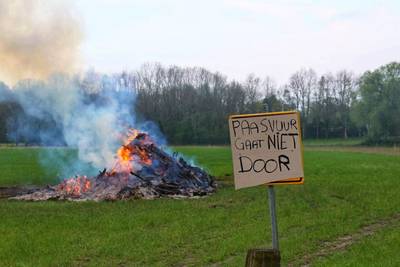 Toch een (illegaal) paasvuur in Overdinkel