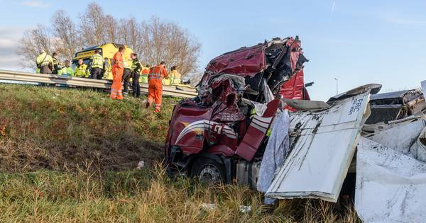 Vrachtwagen gekanteld op verbindingsweg van A59 naar A16 richting Antwerpen