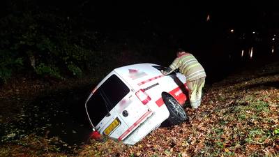 Bestuurder van te water geraakte auto spoorloos