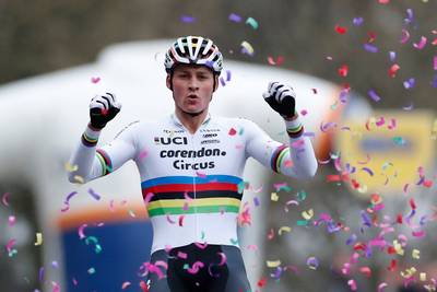 Van der Poel gekroond tot beste wielrenner van 2019