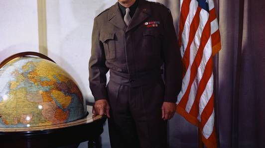 Historische blunder in het Pentagon: medewerkers van Amerikaanse oorlogsminister Hegseth breken kostbare Eisenhower-wereldbol