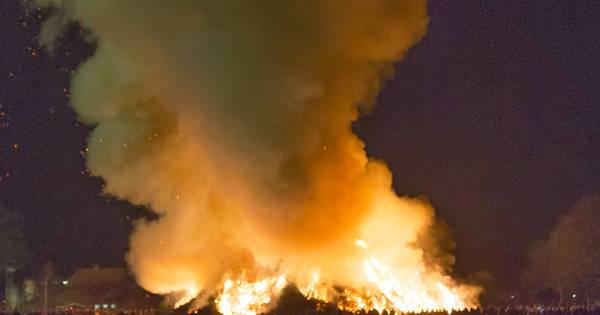 Paasvuren in Twente en de Achterhoek trekken veel bekijks - Tubantia