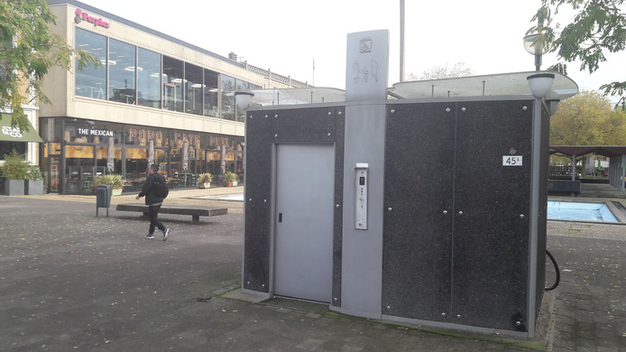 Openbaar toilet op de grens van het Willemsplein en het Gele Rijdersplein in Arnhem