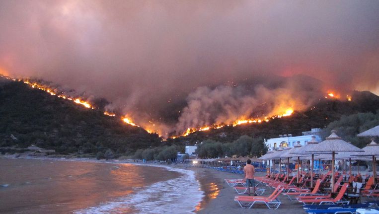 Dorpen Op Grieks Eiland En Campings Toscane Ontruimd Om Bosbrand Trouw