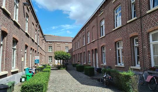 Volledige Gentse straat te koop: ‘Ze dachten dat wij hier in een commune woonden’
