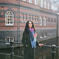 ‘Het vrouwenlichaam blijft een politiek strijdtoneel in Iran’: auteur Mina Etemad over haar geboorteland