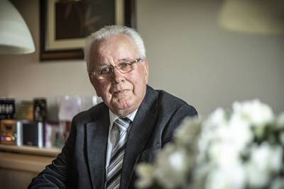 Koster André Bijen uit Weerselo gehuldigd: ‘Je bent als eerste in de kerk’