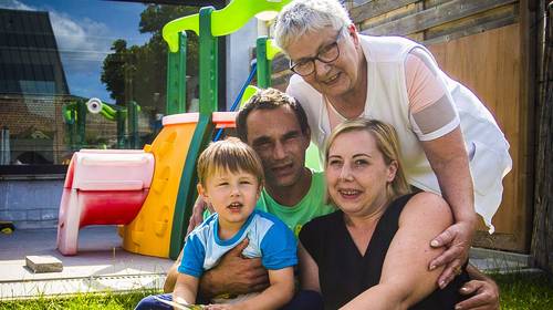 Autistische Luca (3) kan na vier maanden zonder school nog steeds nergens terecht: “Wij zijn pompaf”