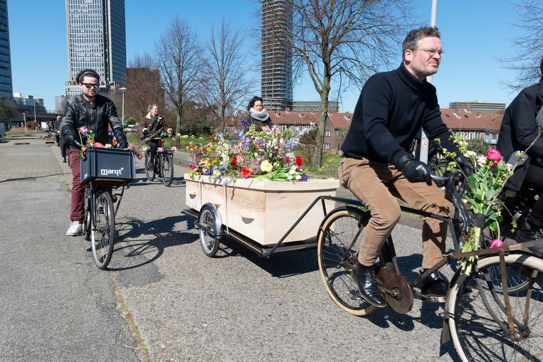 Coronacrisis breekt sociale activiteiten af - Volkskrant