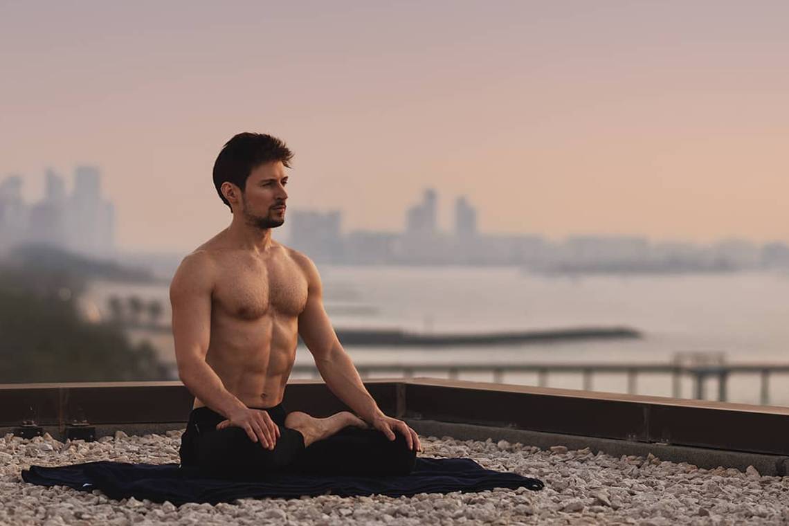 Een portret van Telegram-oprichter Pavel Durov, een controversiële miljardair die pendelt tussen wereldsteden, de fitnessruimte en de spermabank
