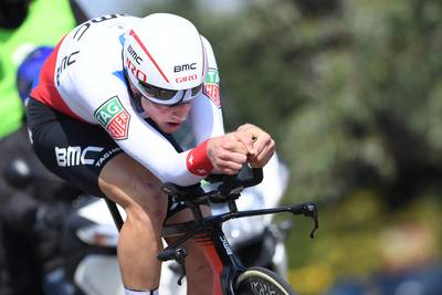 Oersterke Küng grijpt de macht in BinckBank Tour