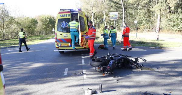 Motorrijder zwaargewond naar ziekenhuis na aanrijding op weg tussen Vessem en Knegsel