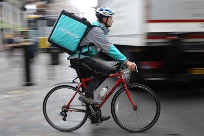 Maaltijdbezorgers Deliveroo staken tegen zzp-plan