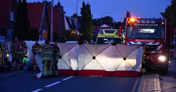 Beschonken bestuurder van auto vlucht na ernstig ongeluk met motorrijder uit Vroomshoop - Tubantia
