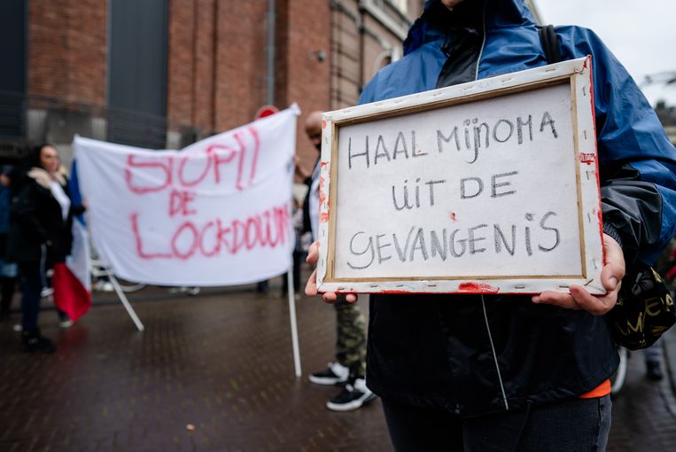 Geen Grote Coronaprotesten In Nederland Maar Dat Gaat Veranderen Het Parool