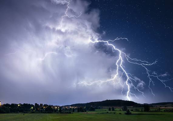 Waarom je beter niet kunt douchen (en nog 3 andere dingen) bij onweer