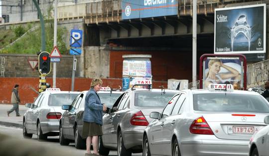 Controleur De Lijn gewond bij routinecontrole in Antwerpen, vakbond spreekt over poging tot wurging: 4 verdachten opgepakt