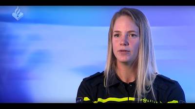 Agent Lotte blikt terug op moment dat ze met zwaar vuurwerk werd bekogeld