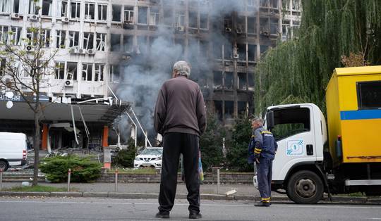 De nieuwste Russische tactiek om Oekraïne lam te leggen: Kiev 24 uur per dag bestoken, en nu komt ook het internet in het vizier