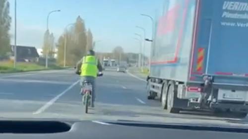 Bruno rijdt 87 per uur met elektrische fiets op Rijksweg, maar wordt niet beboet: “Wat ik doe, is misschien ongewoon maar wel perfect legaal”