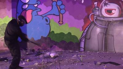 Spullen kapot meppen in Tilburgse sloopwinkel