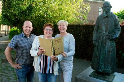 Na speld en oorkonde nu ook boek voor ‘Vrienden van Langeweg’