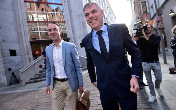 Wie zijn Filip Dewinters foute vrienden met diepe zakken?